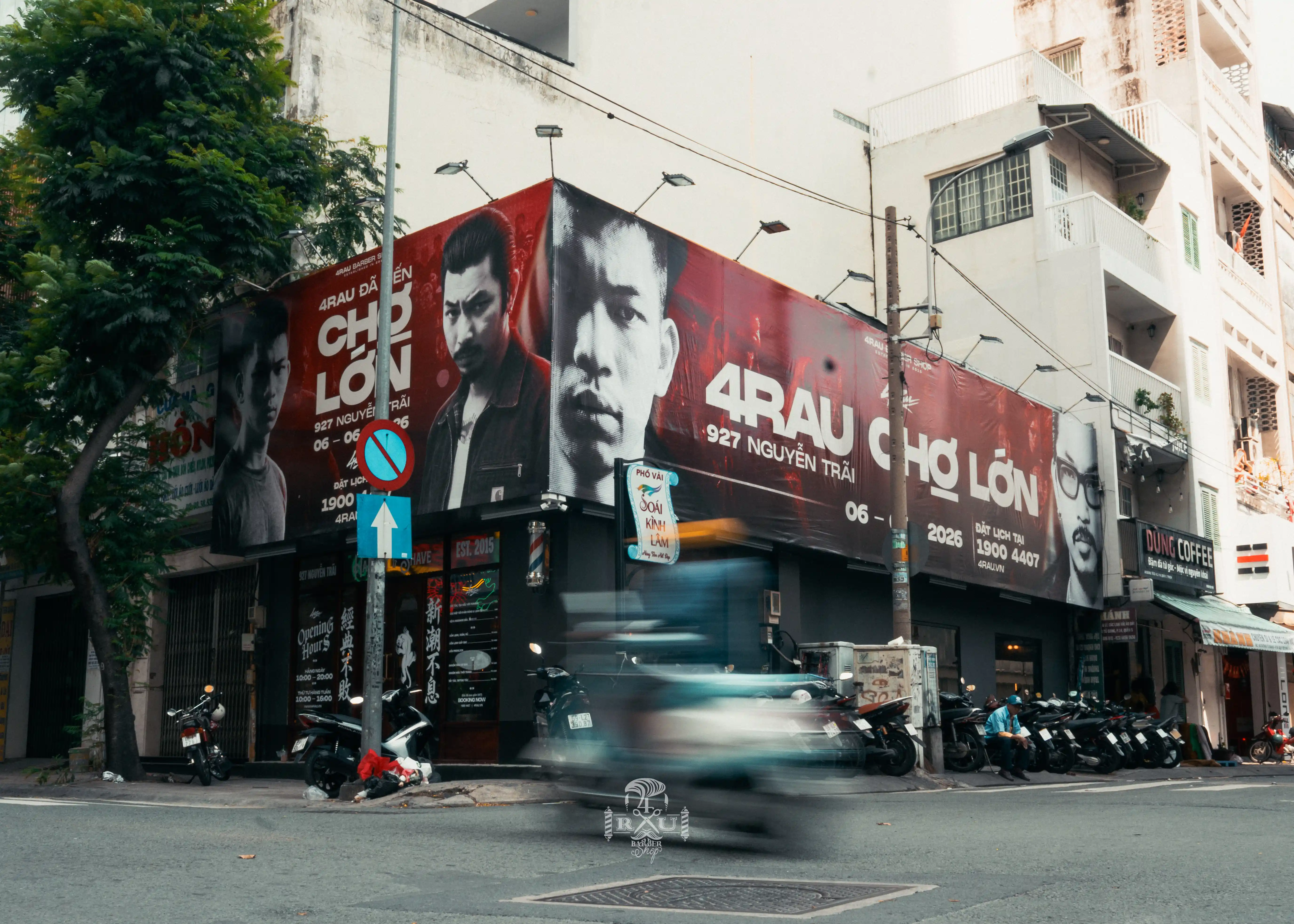 Barber Chợ Lớn – thợ đang phục vụ