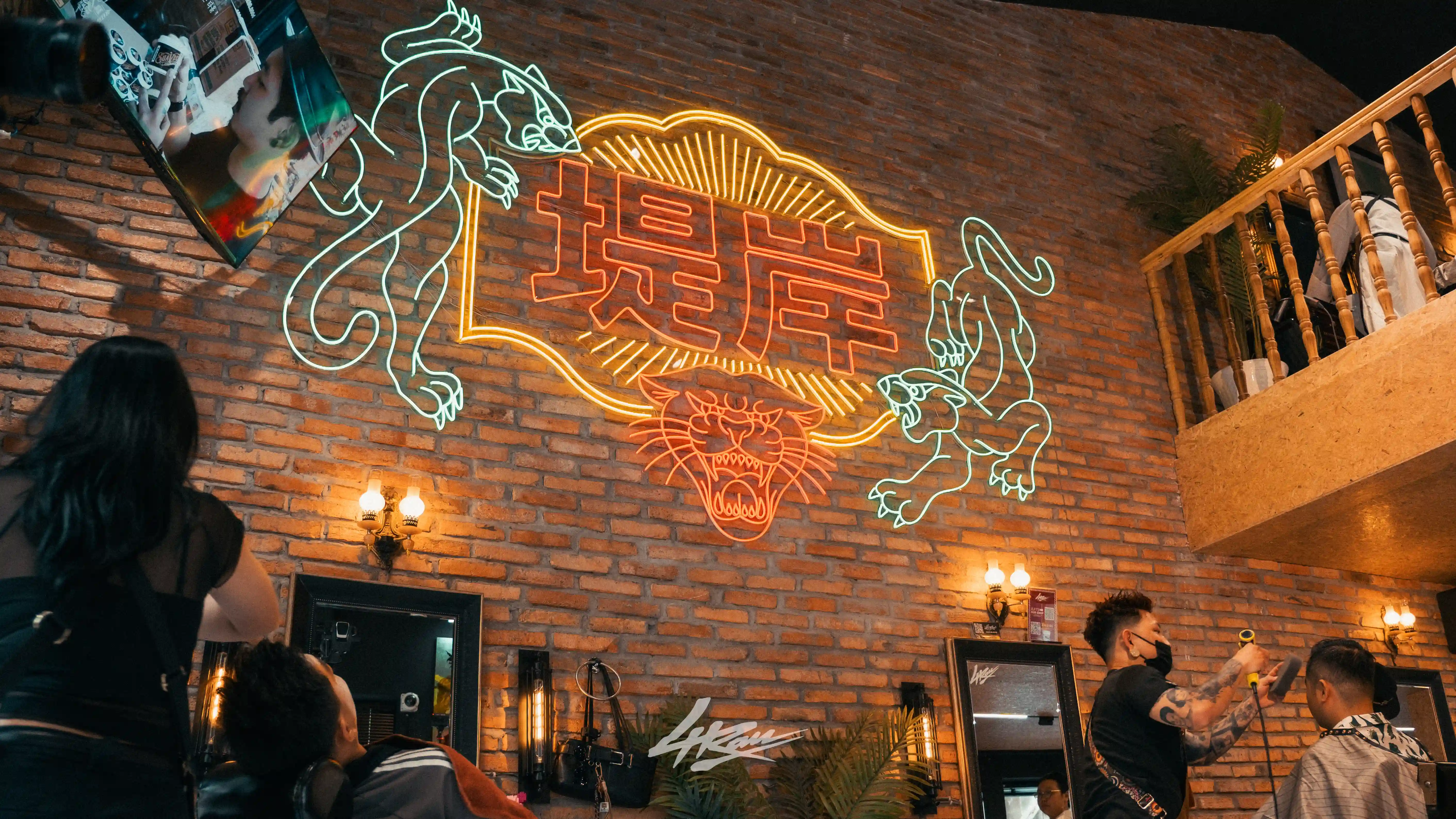 Nội thất hiện đại tại 4RAU Barber Chợ Lớn