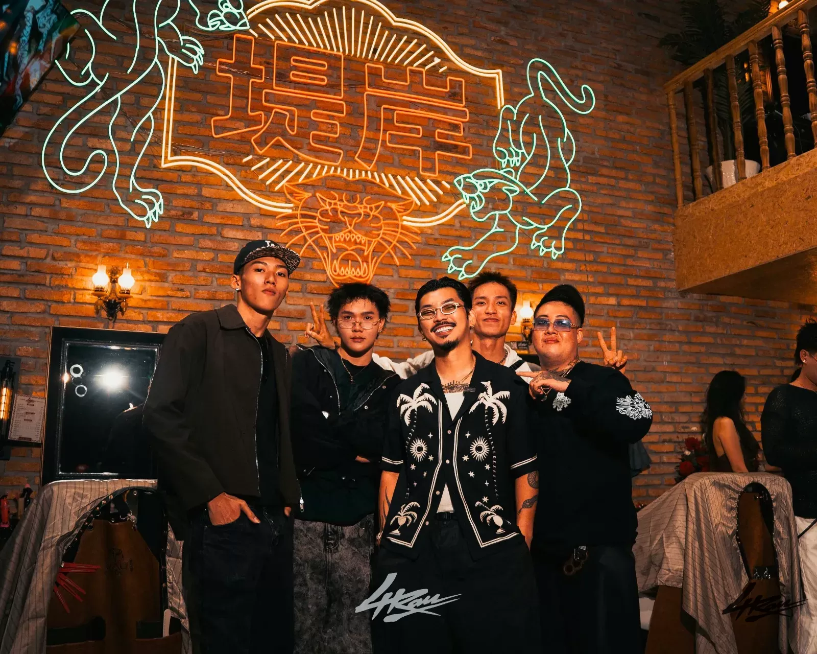 Khách hàng check-in tại 4RAU Chợ Lớn