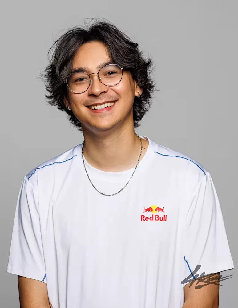 TenZ với kiểu tóc Middle Part có flow