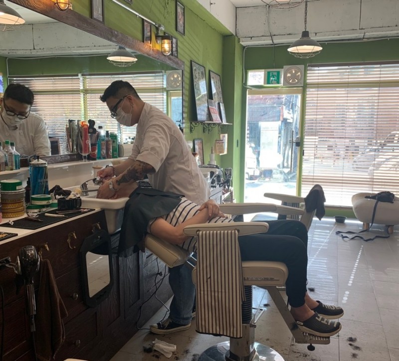 Hà Hiền đến Seoul gặp Top 2 Barber Hàn Quốc  tiệm tóc Pennyhills Barber  Shop 페니힐즈바버샵